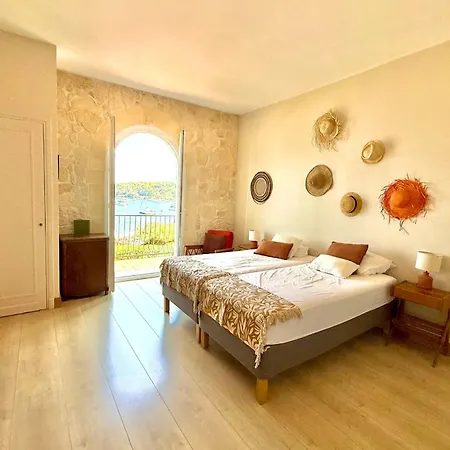 Cap D'antibes View Of La Garoupe Sleeps 8 Garden And Terrace Antibes