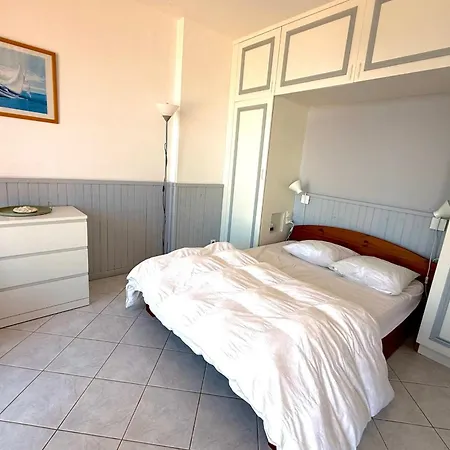 Cap D'antibes View Of La Garoupe Sleeps 8 Garden And Terrace